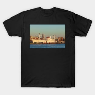 Cap San Diego, ship, Elbe, evening, Hamburg T-Shirt